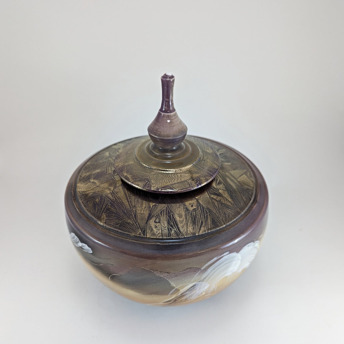 Lidded Vessel in Wave